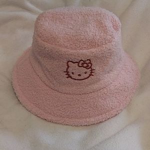 Forever 21 Hello Kitty Bucket Hat. Pink. One size.